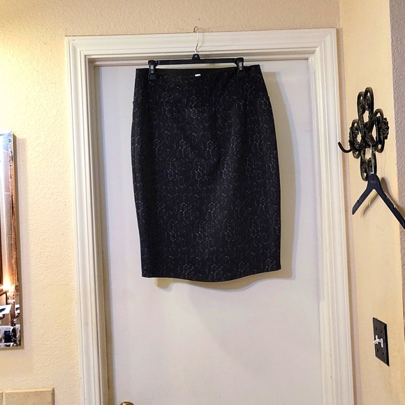 Womens casual pull on knee length skirt Size Large - Picture 2 of 6